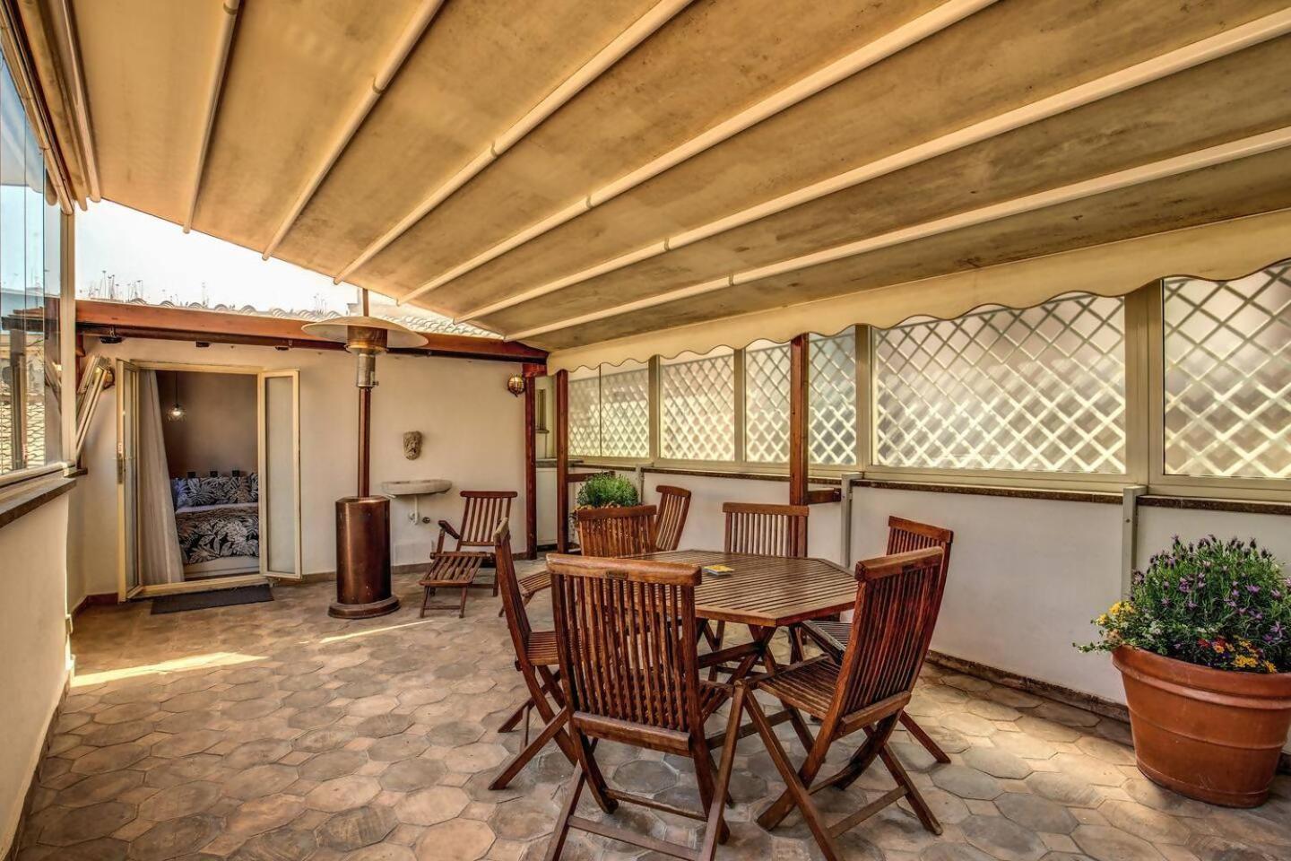 ローマAttic With Terrace By Trevi Fountainアパートメント エクステリア 写真